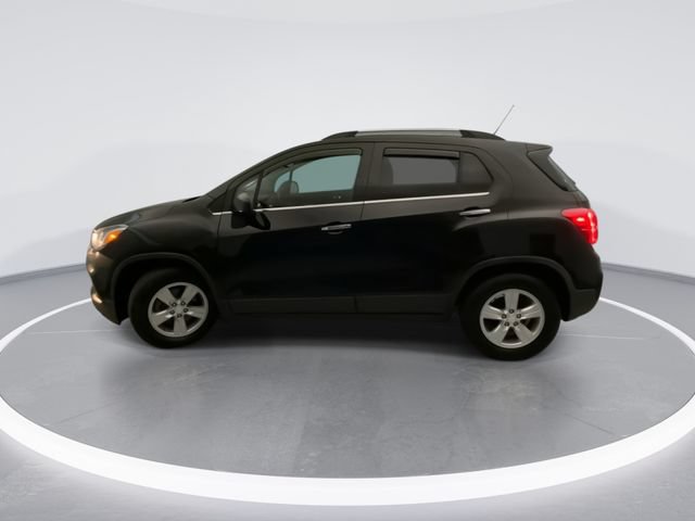 Used 2019 Chevrolet Trax LT w/ LT Convenience Package FWD image 3