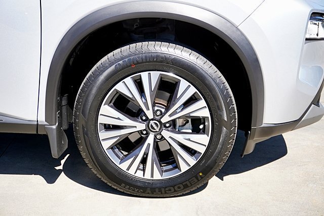 Used 2023 Nissan Rogue SV FWD image 14