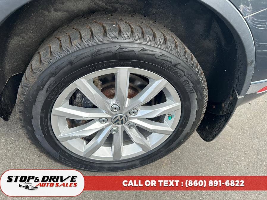 Used 2016 Volkswagen Touareg Sport AWD/4WD image 11