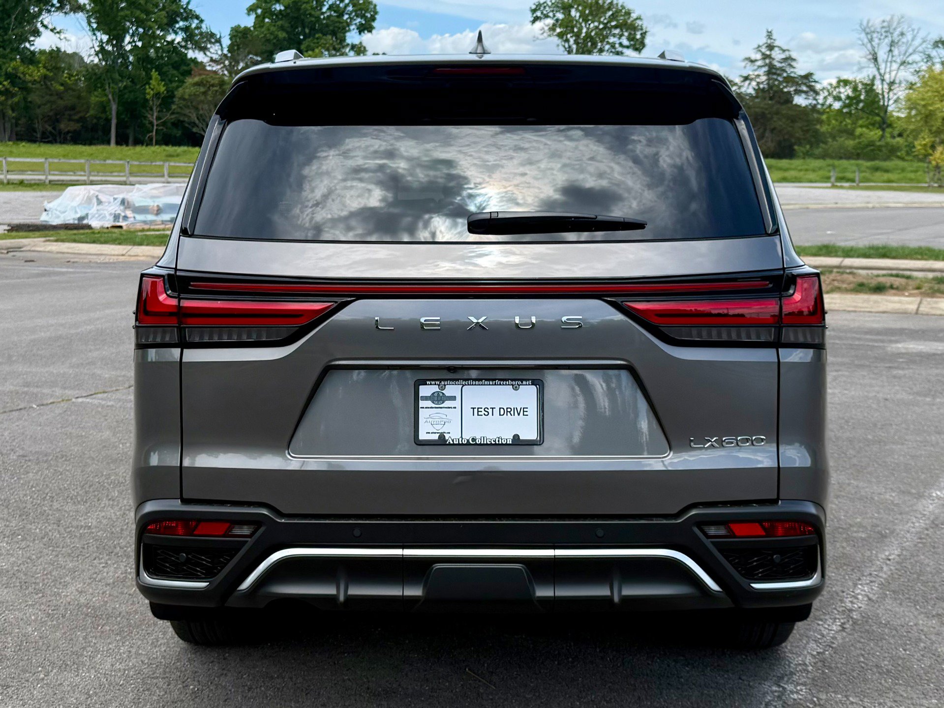 Used 2024 Lexus LX 600 F Sport AWD/4WD image 4