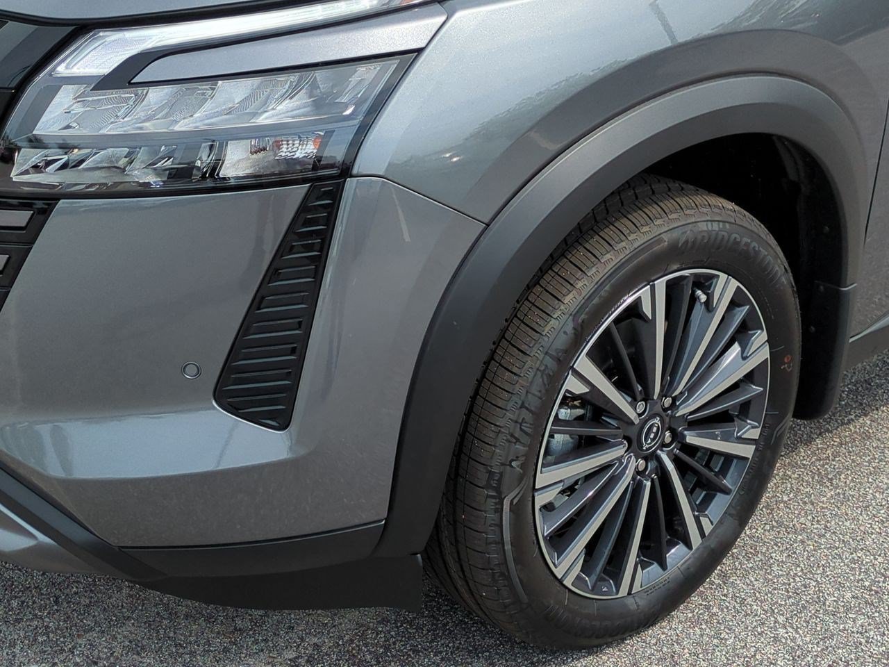 New 2026 Nissan Pathfinder Platinum w/ Accent Package FWD image 10