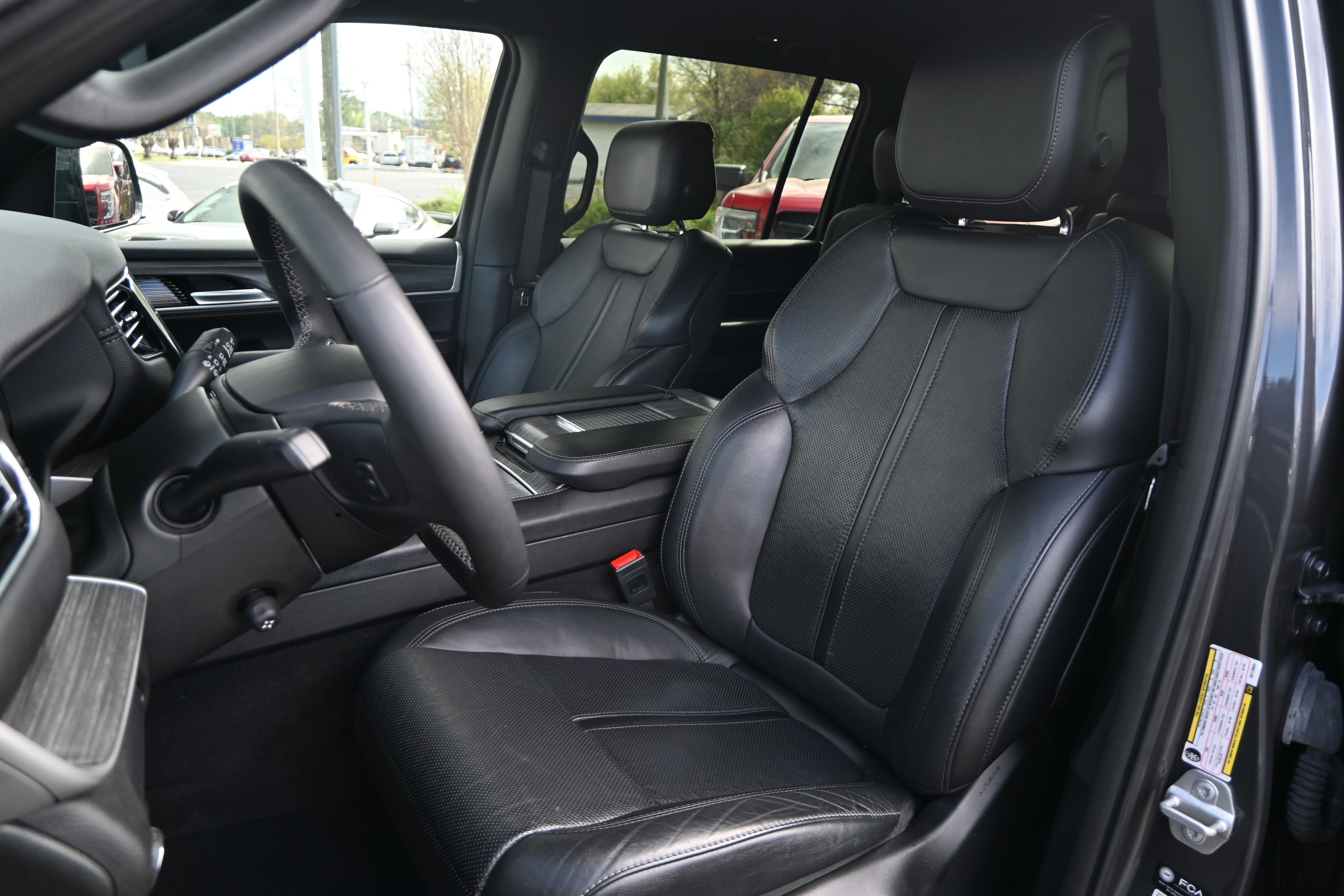 Used 2024 Jeep Wagoneer Series III image 7