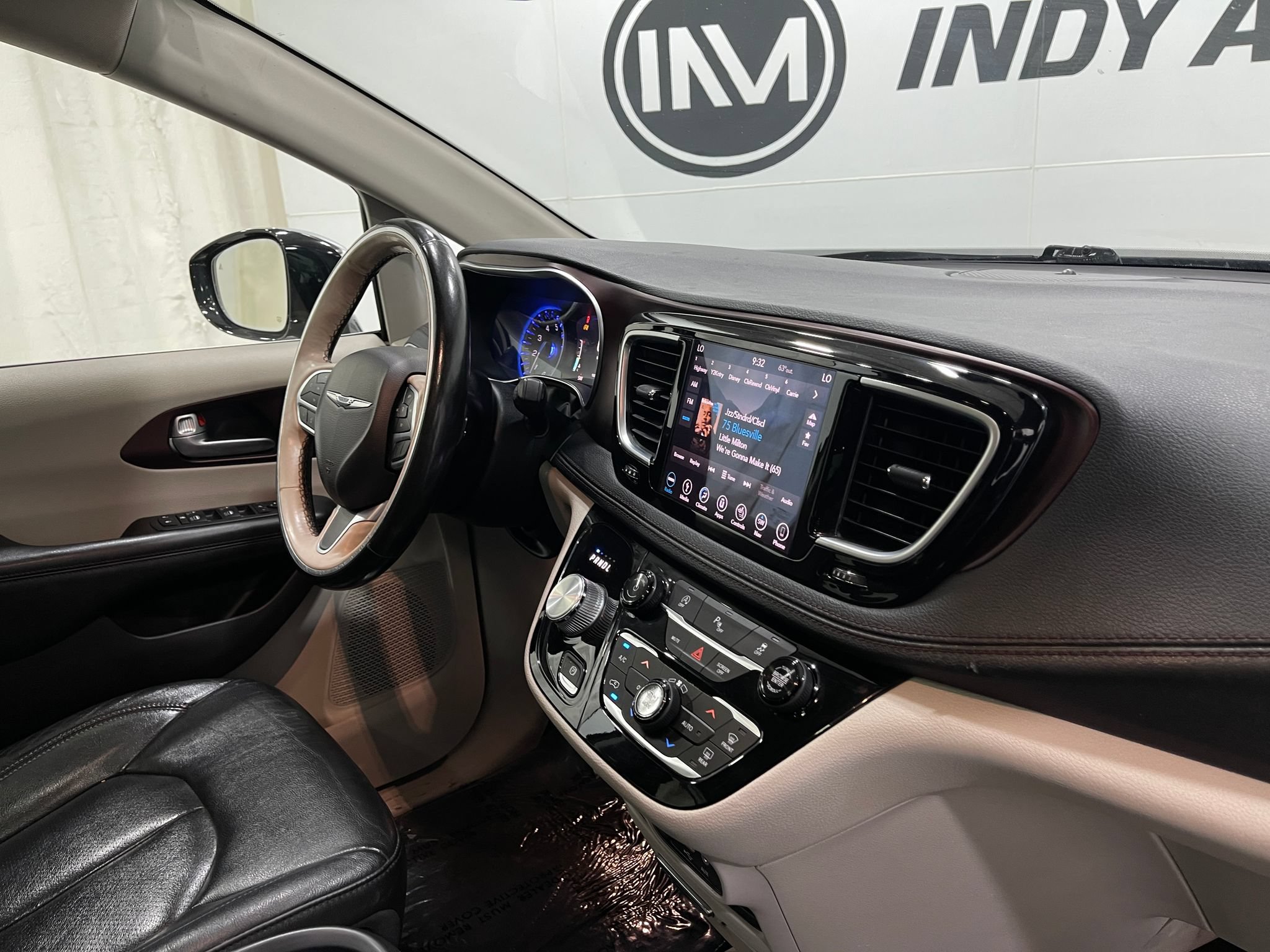 Used 2019 Chrysler Pacifica Limited FWD image 19