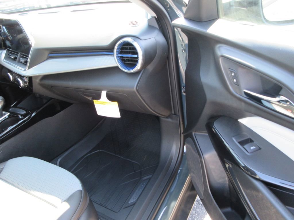 New 2026 Chevrolet Trax LT w/ LPO, Blackout Package FWD image 17
