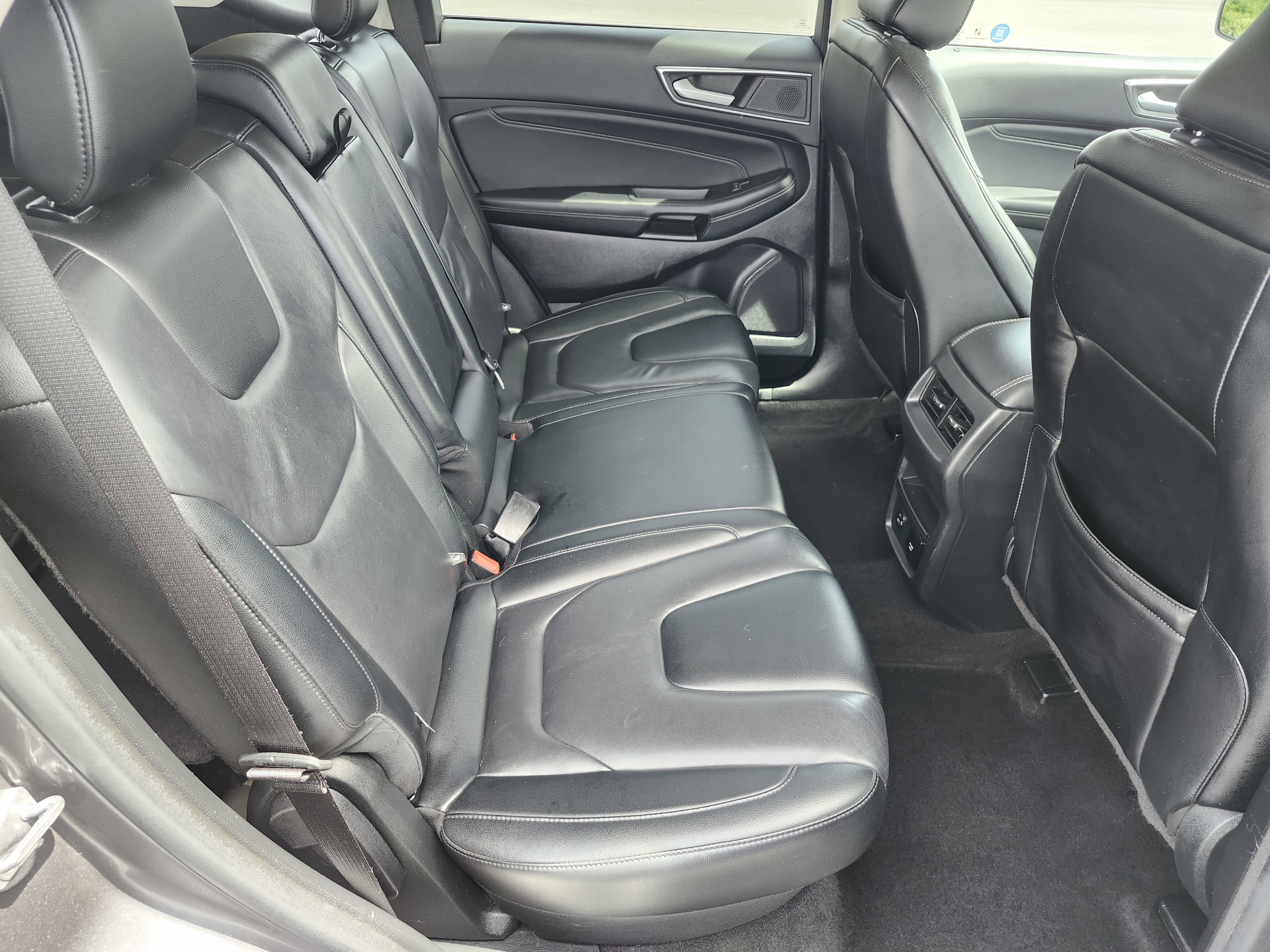 Used 2022 Ford Edge Titanium AWD/4WD image 18