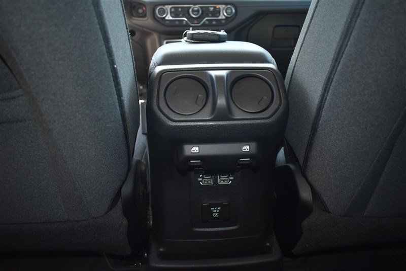 Used 2024 Jeep Wrangler Unlimited Sahara w/ Technology Group AWD/4WD image 26