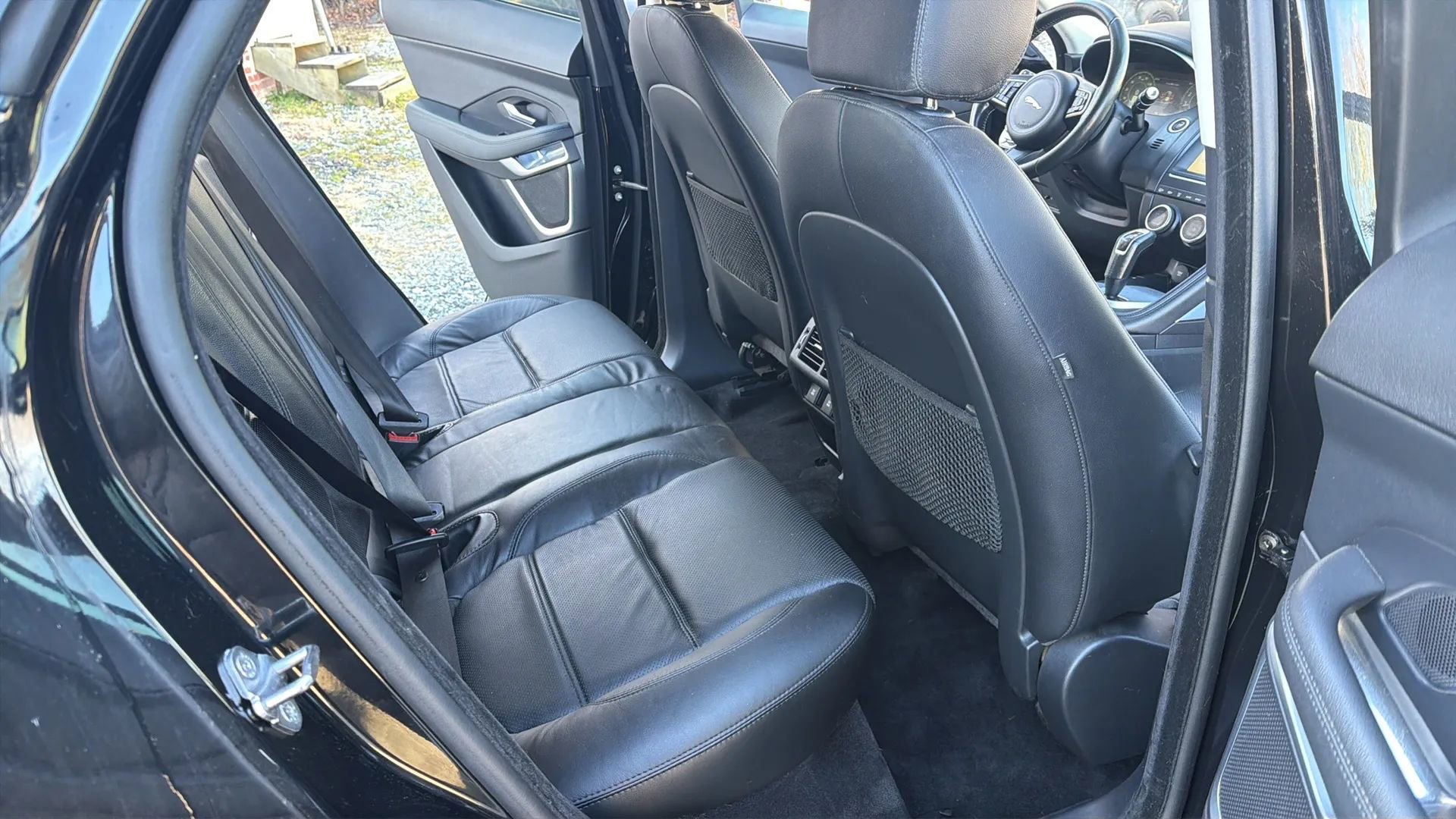 Used 2018 Jaguar E-PACE SE image 27