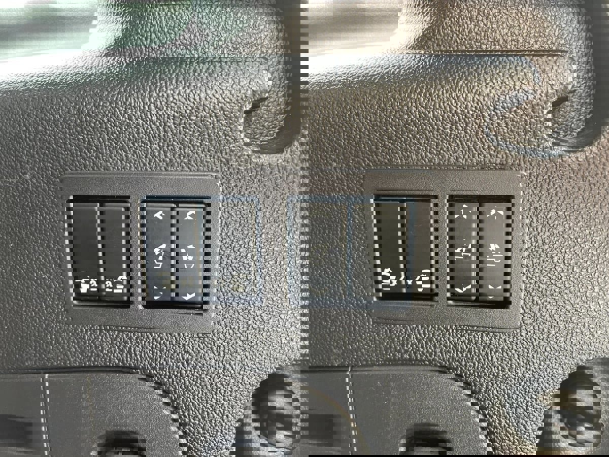 Used 2017 Cadillac Escalade ESV Luxury AWD/4WD image 11