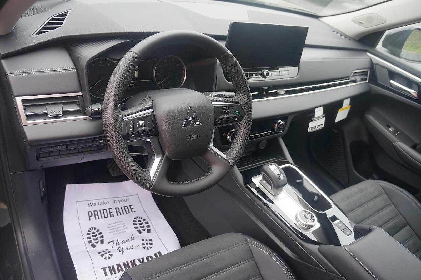 New 2025 Mitsubishi Outlander SE image 11