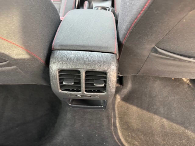 Used 2011 Volkswagen Golf 4-Door image 21