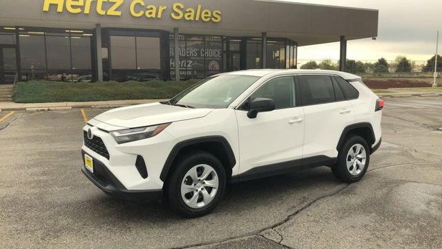 Used 2025 Toyota RAV4 LE AWD/4WD image 4