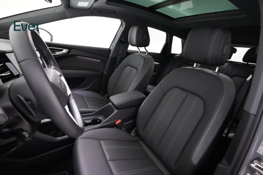 Used 2024 Audi Q4 e-tron Prestige w/ Black Optic Package AWD/4WD image 4