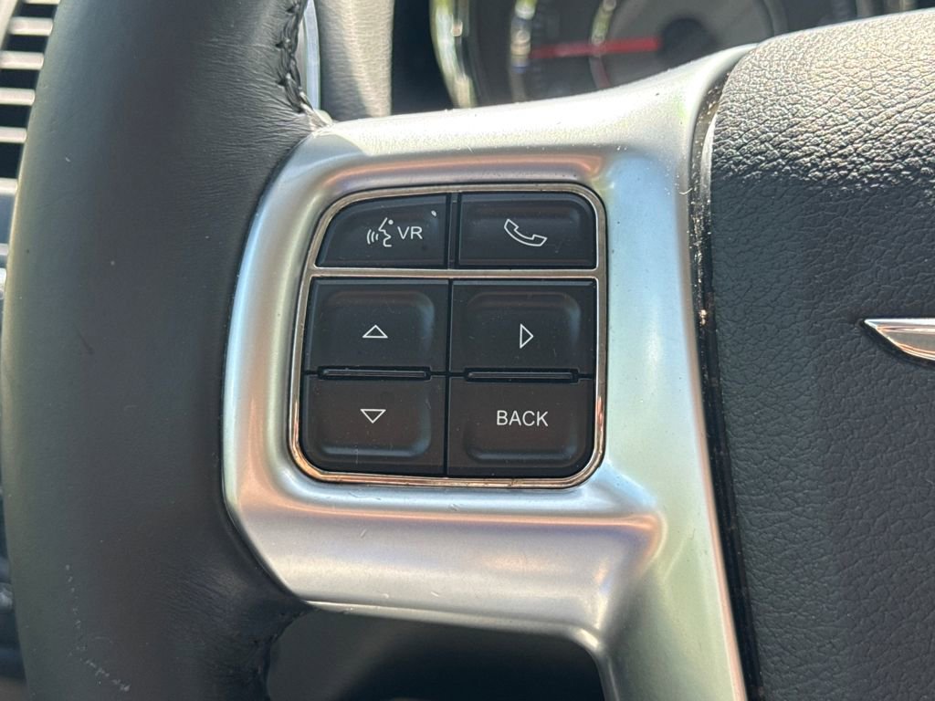 Used 2012 Chrysler Town & Country Touring image 27