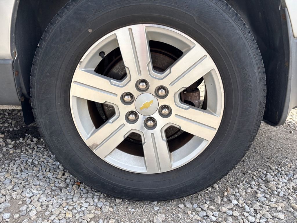 Used 2010 Chevrolet Traverse LT FWD image 27