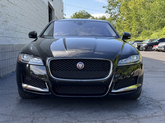 Used 2020 Jaguar XF Premium image 11