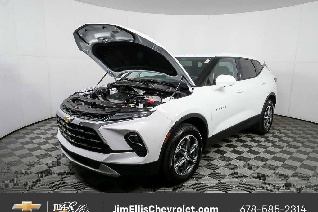 Certified 2025 Chevrolet Blazer LT FWD image 30