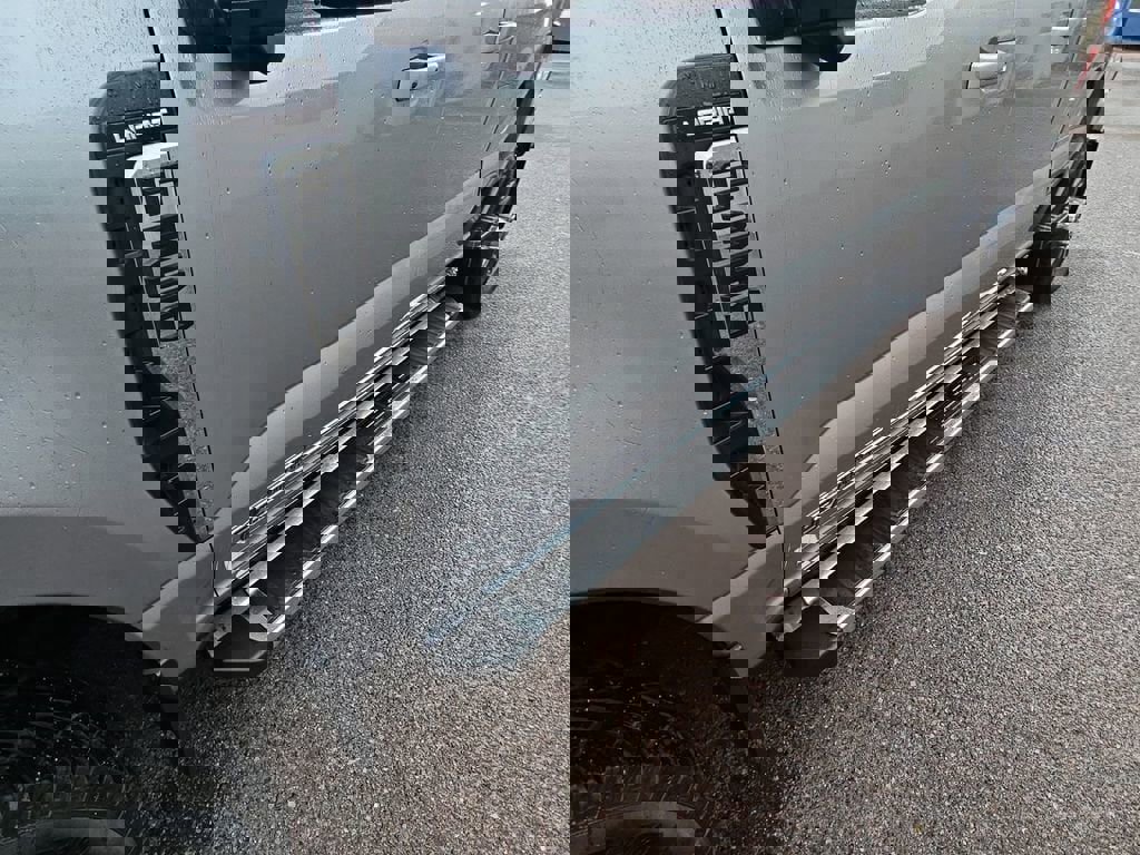 Used 2023 Ford F350 Lariat image 22