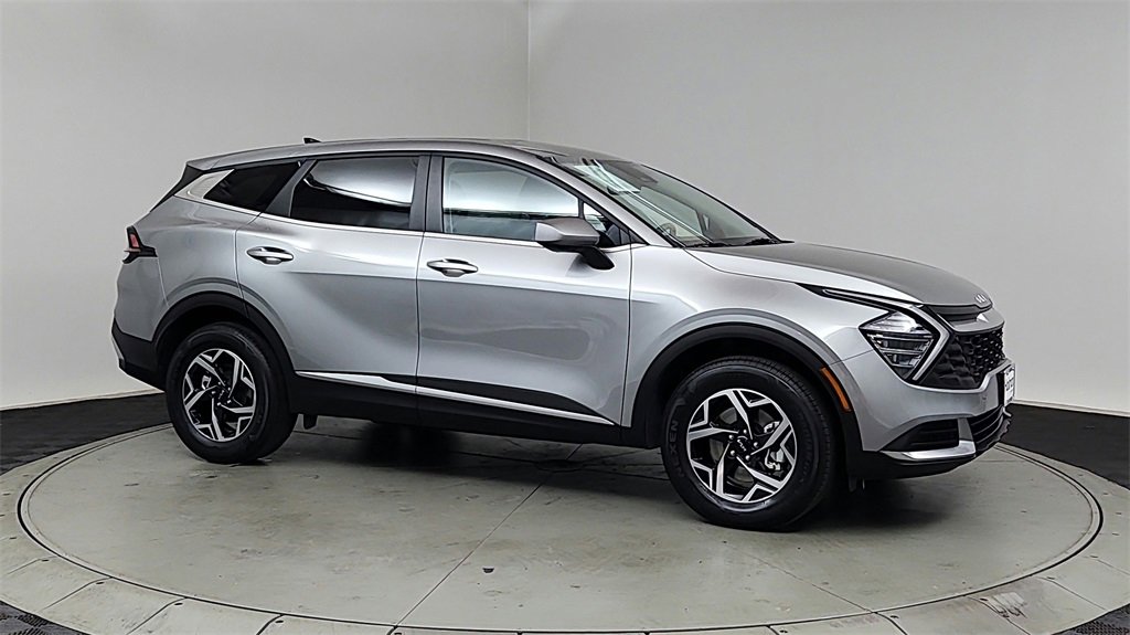 Used 2024 Kia Sportage LX image 1