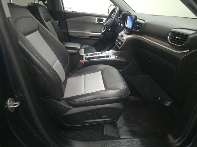Used 2023 Ford Explorer XLT w/ Equipment Group 202A image 3