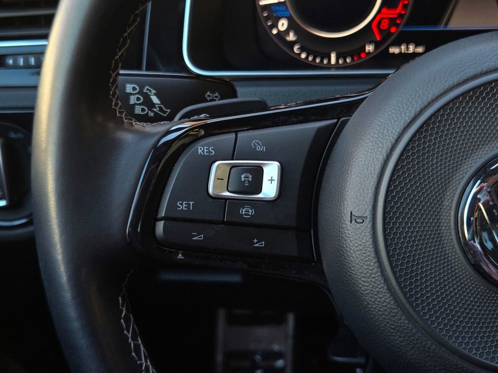 Used 2019 Volkswagen Golf R 4-Door image 24