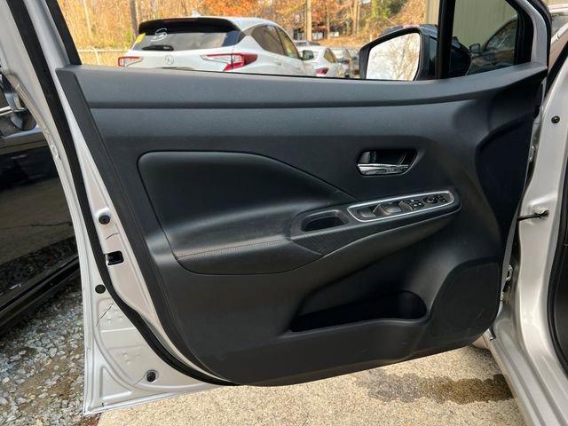 Used 2022 Nissan Versa SR image 9