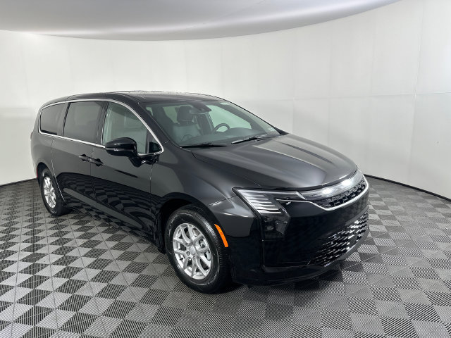 New 2027 Chrysler Pacifica Select FWD image 2
