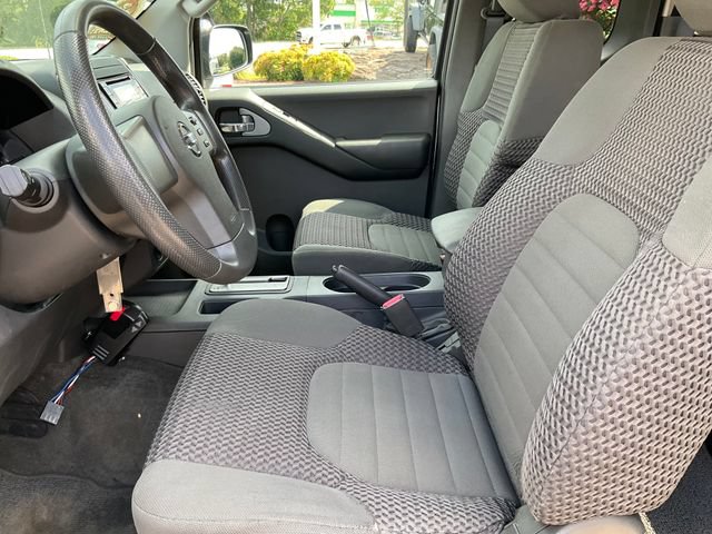 Used 2012 Nissan Frontier SV AWD/4WD image 5