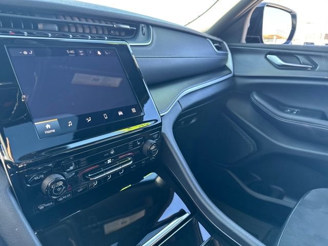 Used 2024 Jeep Grand Cherokee Altitude image 20