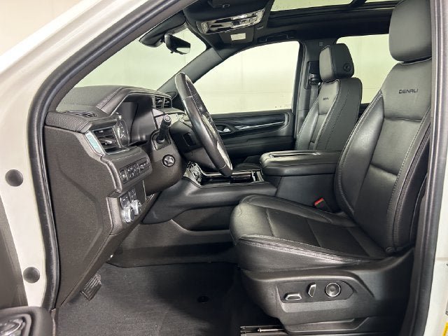 Used 2021 GMC Yukon Denali w/ Denali Premium Package AWD/4WD image 11