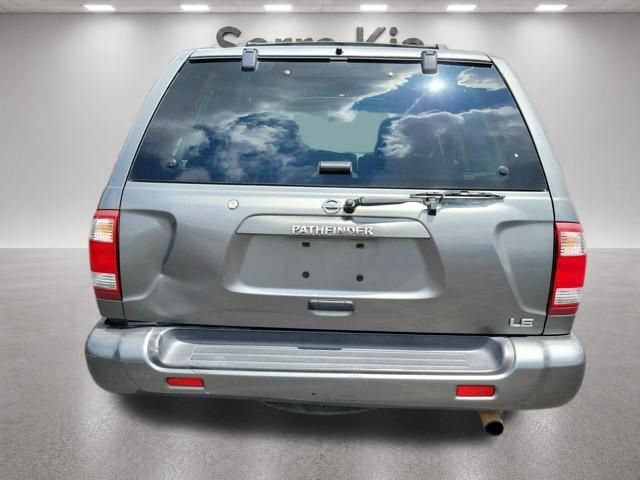 Used 2004 Nissan Pathfinder LE Platinum RWD image 4