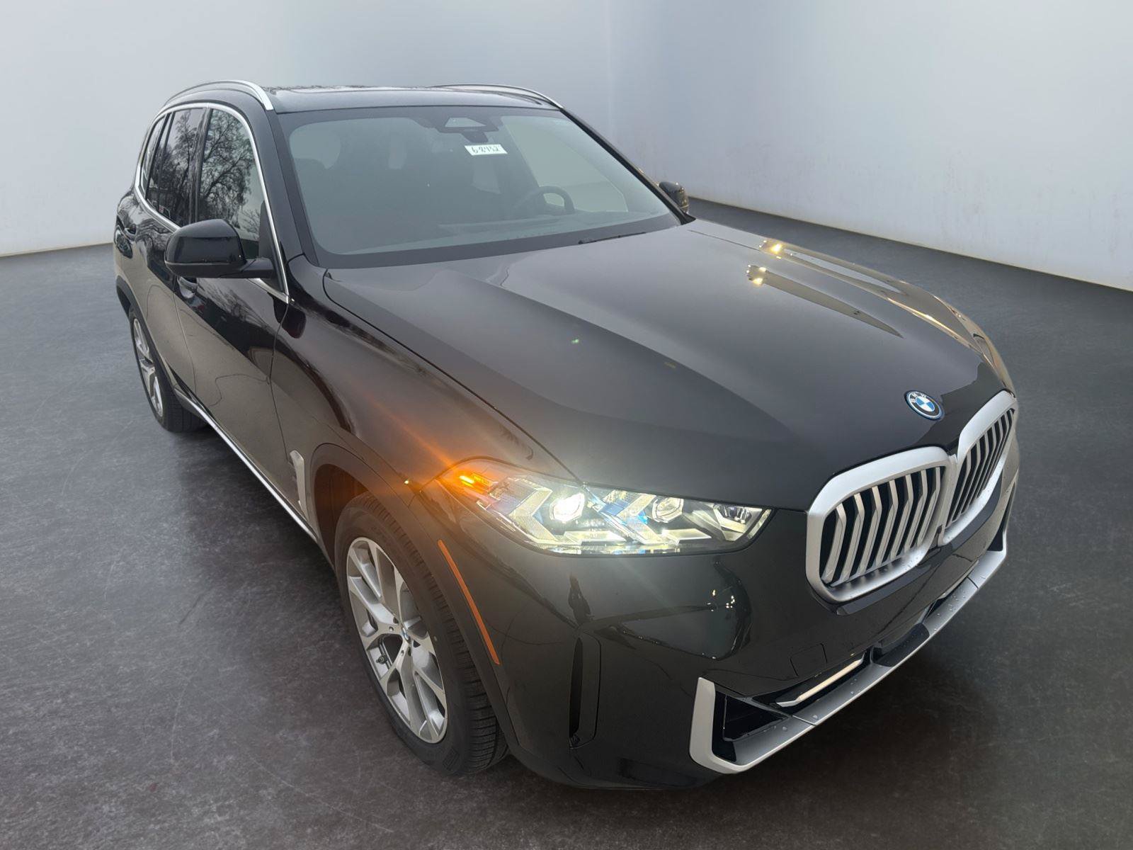 New 2026 BMW X5 xDrive50e w/ Climate Comfort Package AWD/4WD image 11