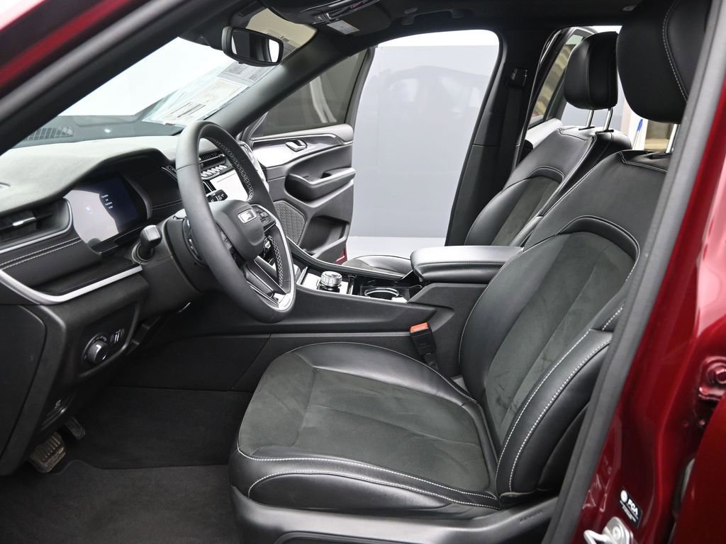 Used 2023 Jeep Grand Cherokee Altitude image 10