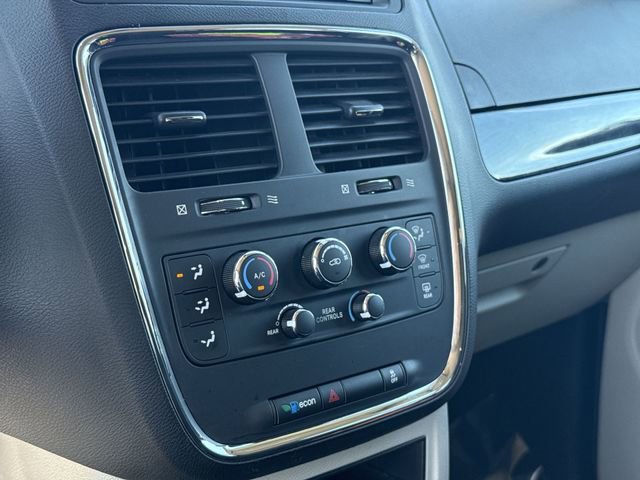 Used 2019 Dodge Grand Caravan SE w/ UConnect Hands-Free Group FWD image 18