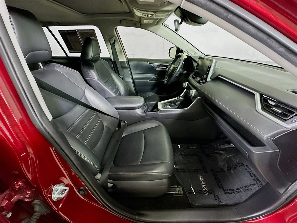 Used 2019 Toyota RAV4 XLE Premium image 12