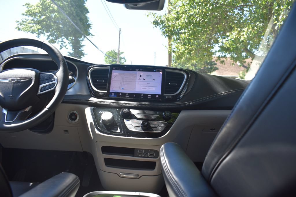 Used 2024 Chrysler Pacifica Limited FWD image 25