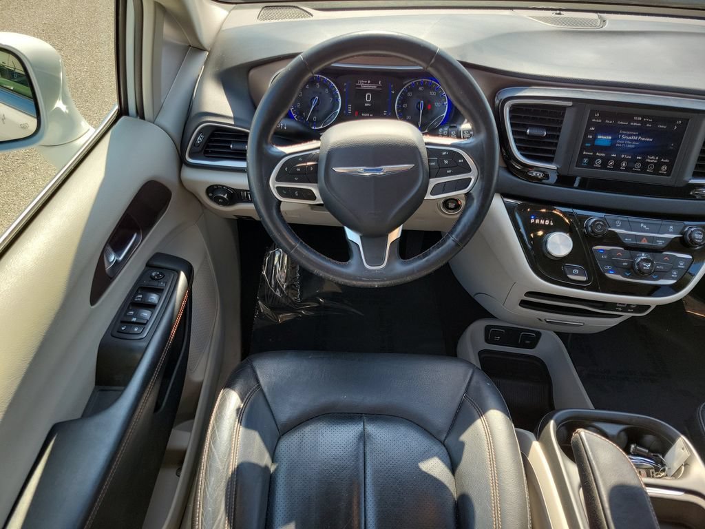 Used 2019 Chrysler Pacifica Touring-L FWD image 12