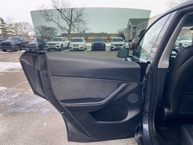 Used 2022 Tesla Model Y Long Range image 28