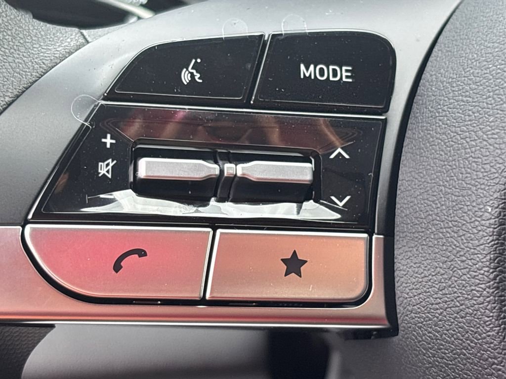 New 2025 Hyundai Elantra SE image 20