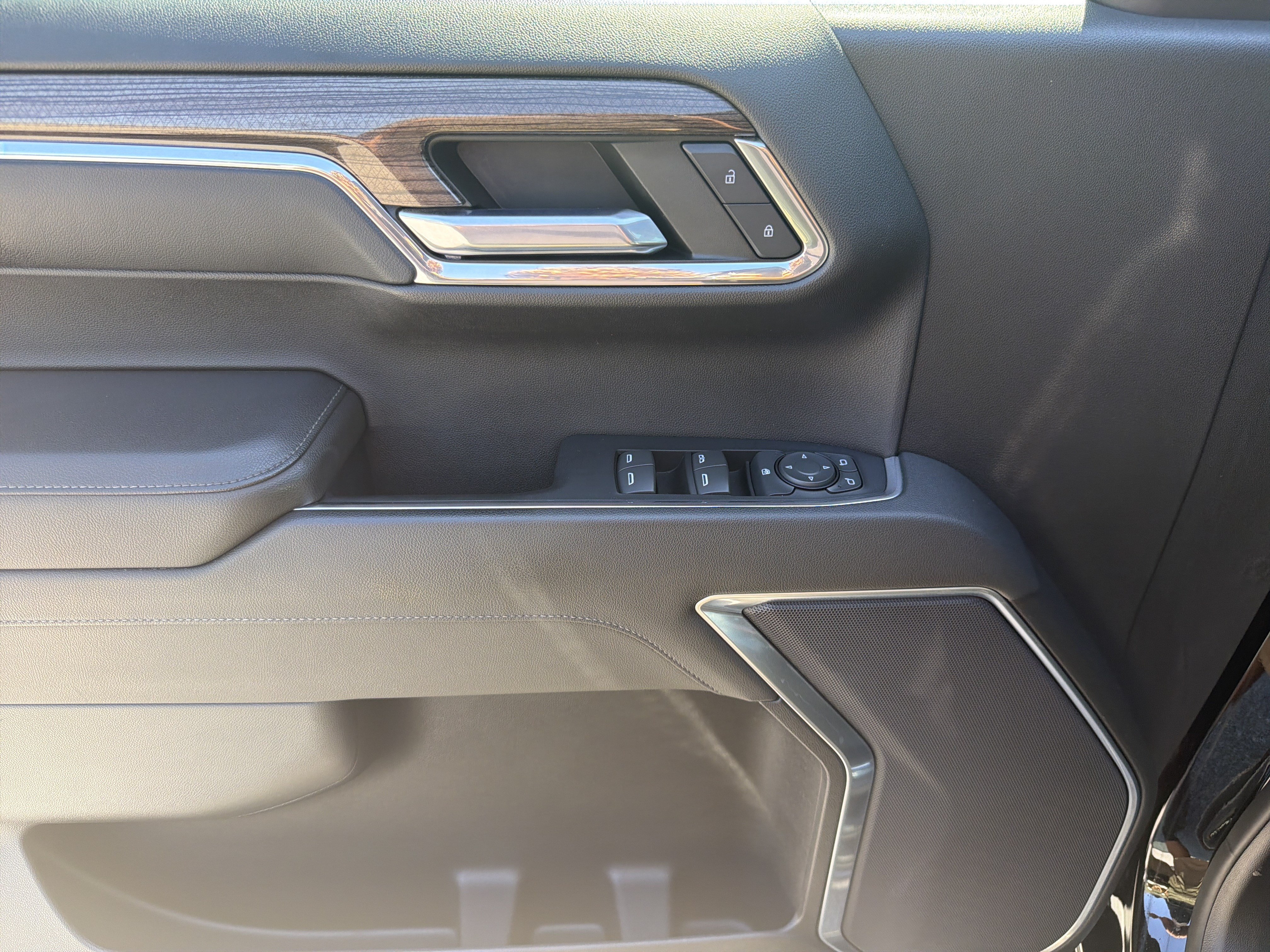 Used 2022 Chevrolet Silverado 1500 LT AWD/4WD image 11