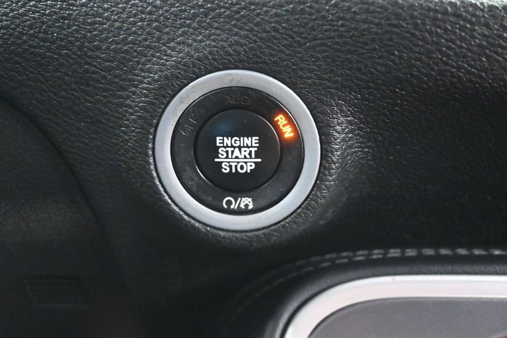 Used 2022 Dodge Challenger SXT w/ Driver Convenience Group RWD image 23