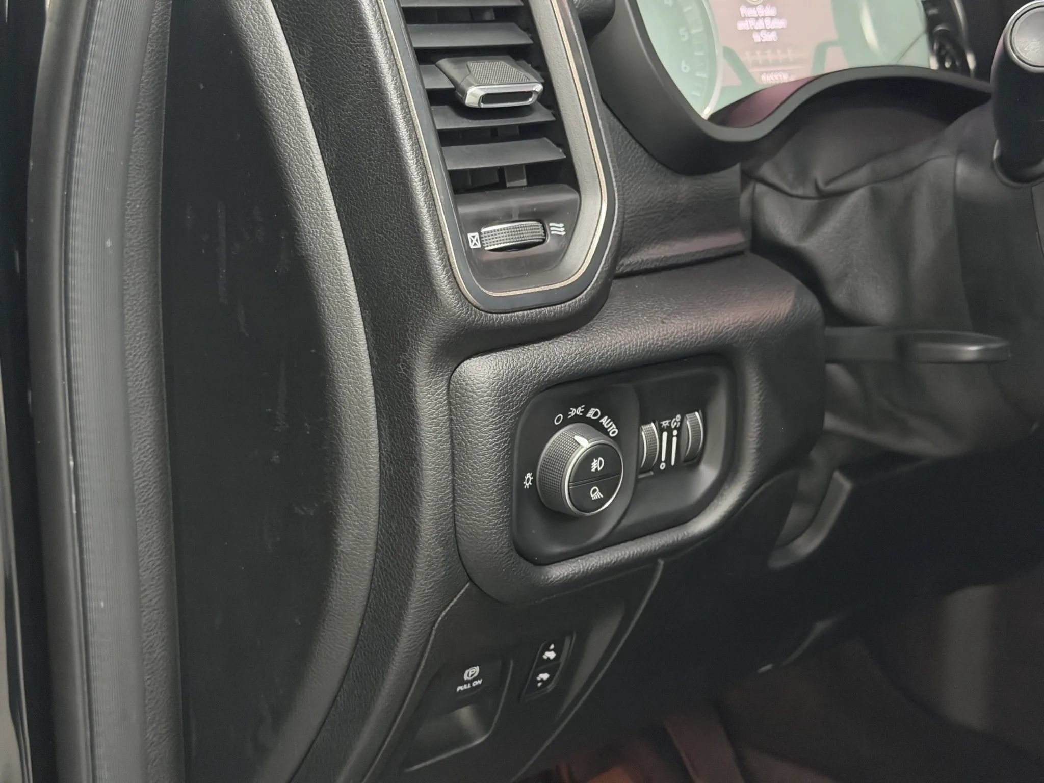 Used 2019 RAM 1500 Sport w/ Level 2 Equipment Group AWD/4WD image 34
