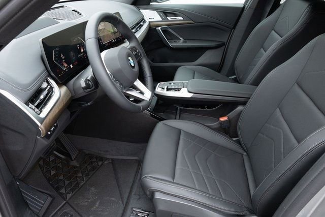 New 2025 BMW X1 xDrive28i w/ Premium Package image 2