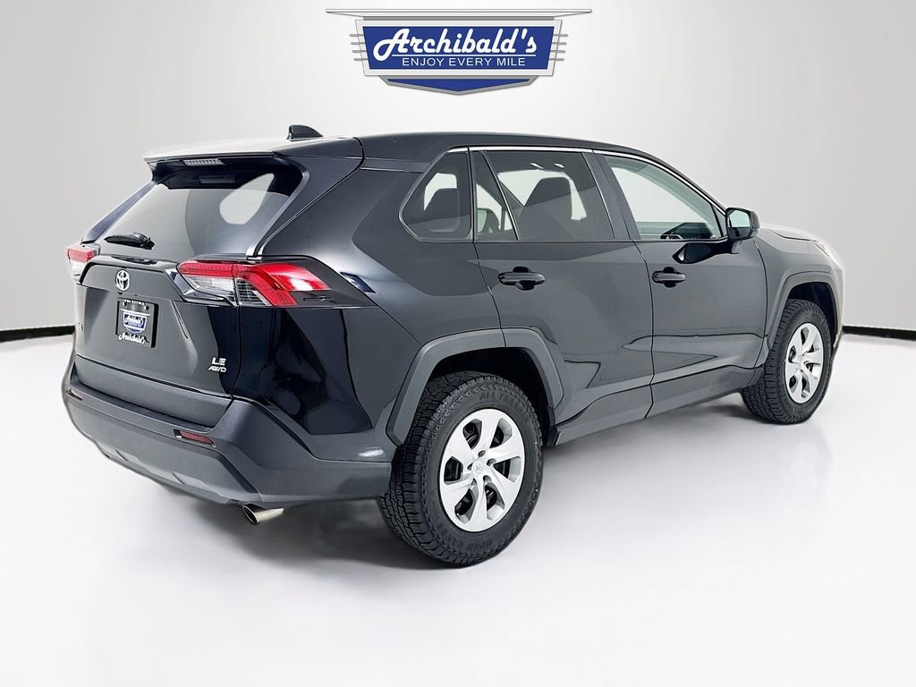 Used 2022 Toyota RAV4 LE image 7