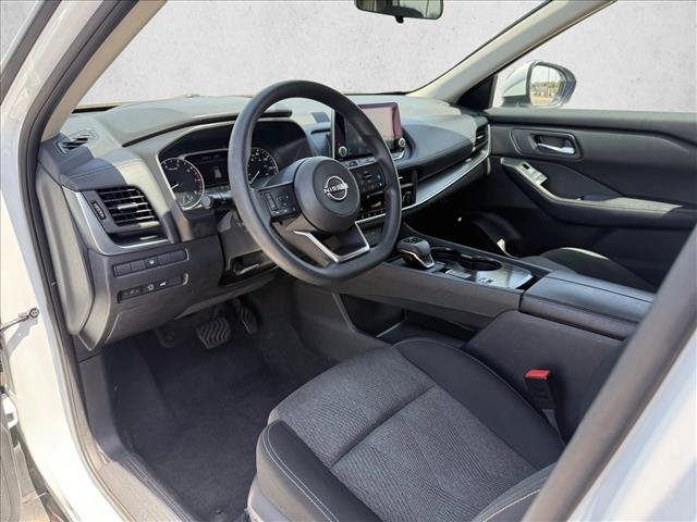 Used 2024 Nissan Rogue SV FWD image 10