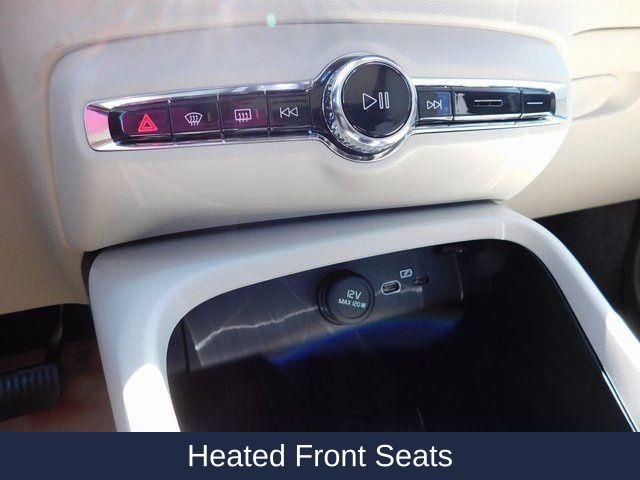 New 2025 Volvo XC40 B5 Ultra w/ Protection Package image 31