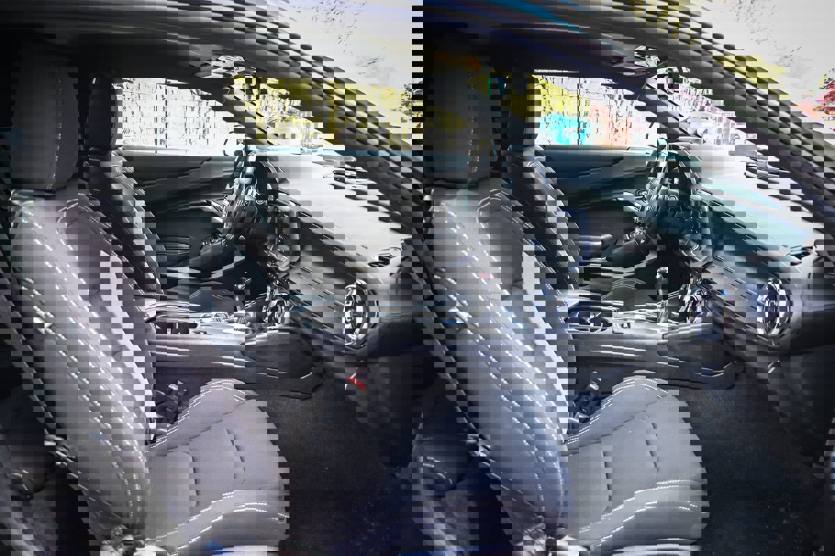 Used 2020 Chevrolet Camaro LT RWD image 15