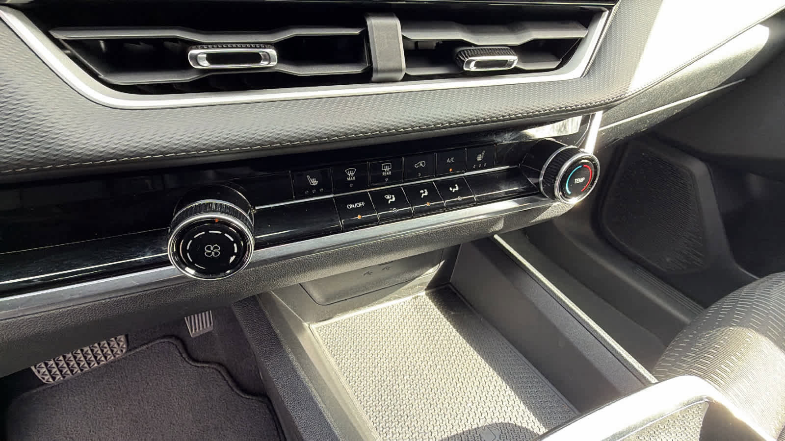 Used 2025 Chevrolet Equinox LT image 14