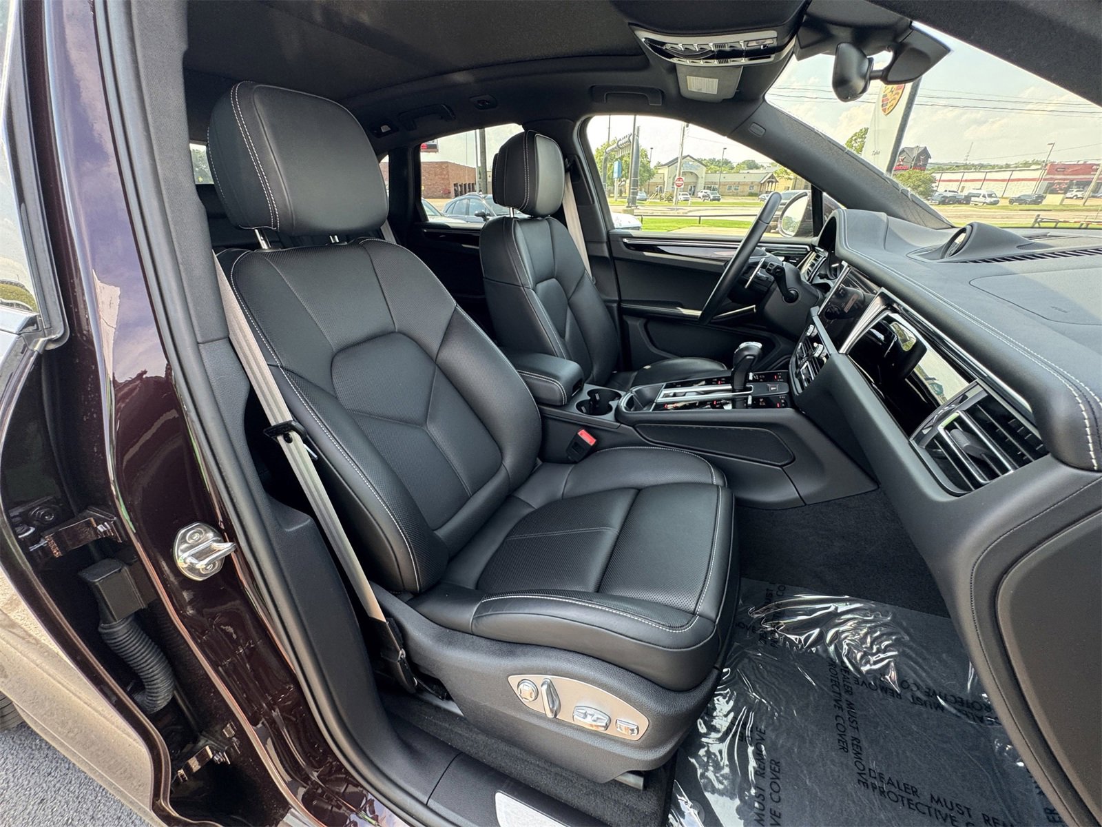 Certified 2024 Porsche Macan S image 31