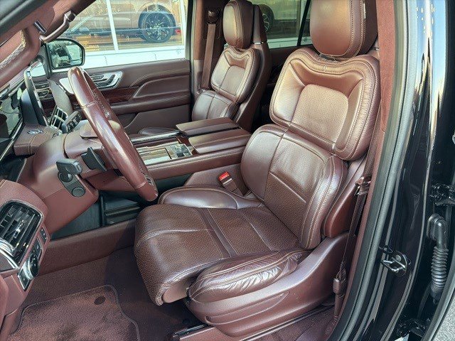 Used 2021 Lincoln Navigator L Black Label w/ Cargo Convenience Package image 14