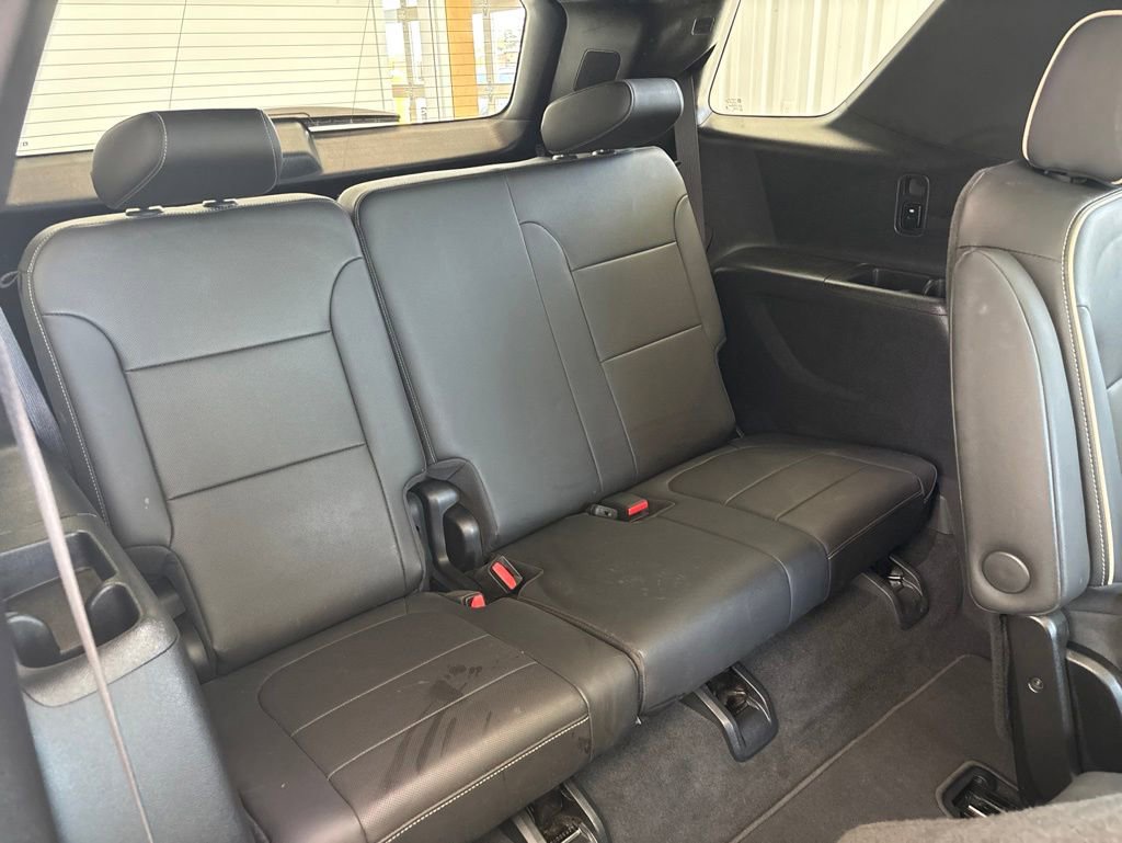 Used 2023 Chevrolet Traverse Premier w/ Redline Edition AWD/4WD image 21